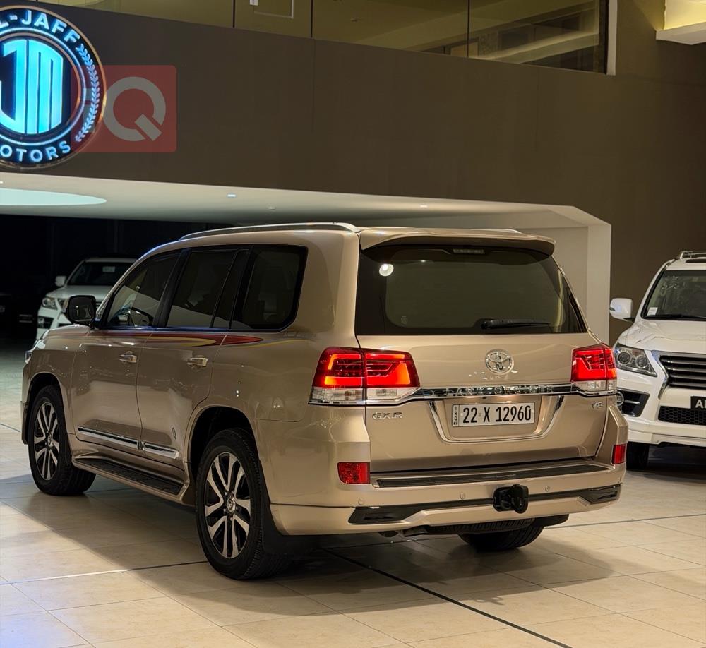 تۆیۆتا لاند کروزەر